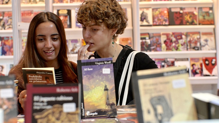 Feria del Libro 2022 stand de ofertas Foto Pepe Mateos