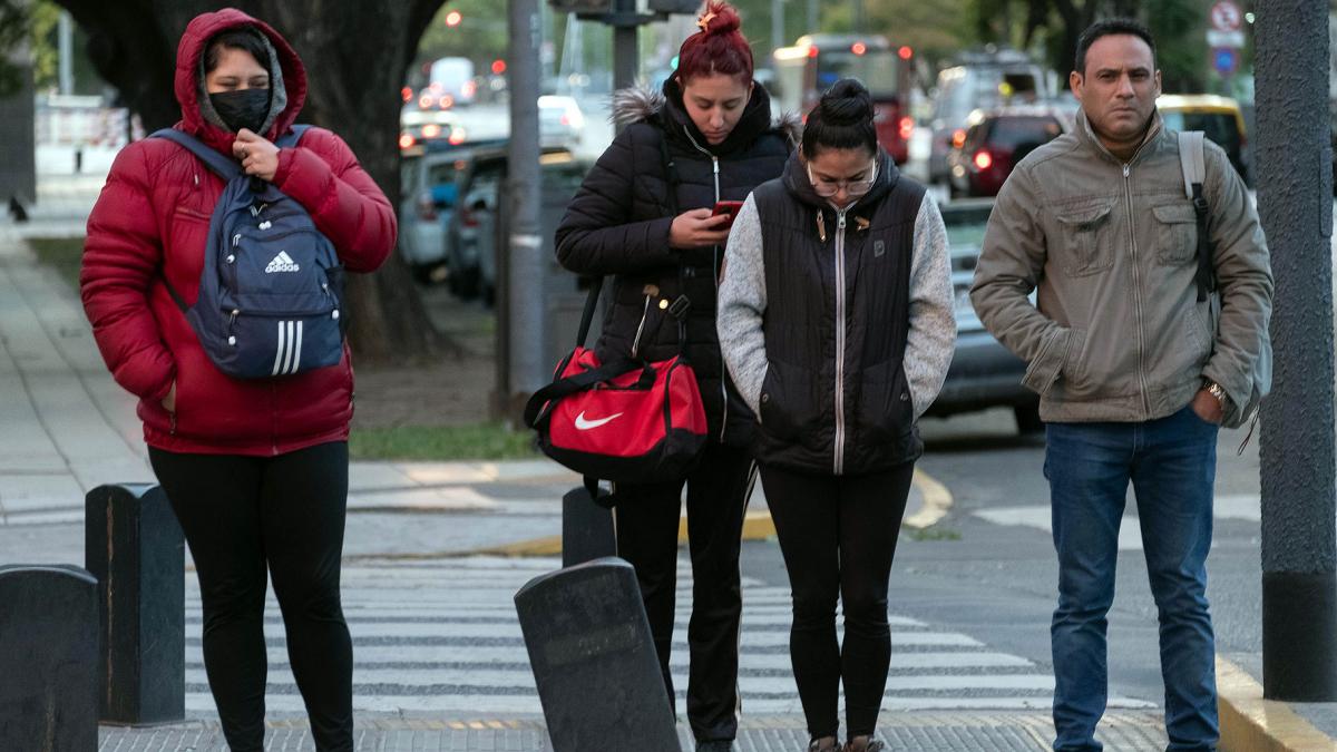 Jornada con baja temperatura en Buenos Aires Foto Carlos Brigo